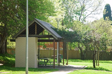 St Ives Village Green tennis courts seating