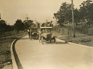 Cars using St John's Ave ca. 1928