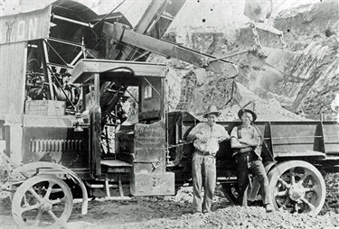 Lofberg haulage at Pymble quarry ca.1910
