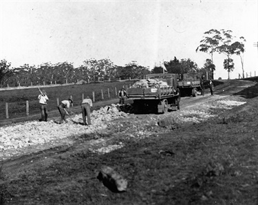 Road construction ca.1928 Rocks from Pymble Quarry being used for the road base.