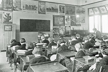 Presbyterian Ladies College, Pymble ca.1940 Sewing class