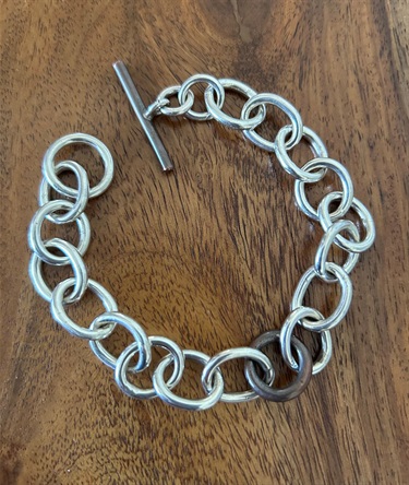 Kristin Siebel, Bracelet