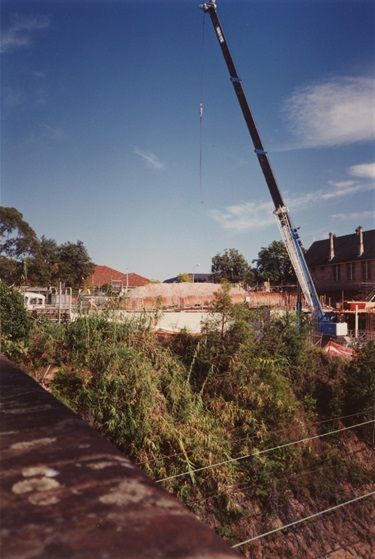Construction-from-bridge-construction-of-new-Gordon-Library-and-Police-Station-in-1993.jpg