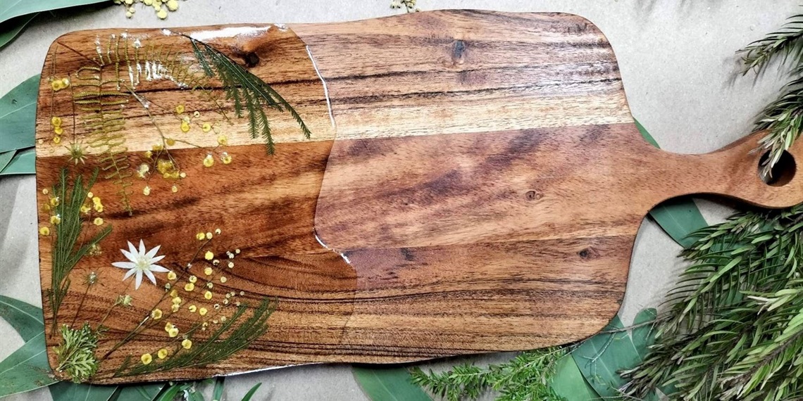 Wildflower resin cheeseboard workshop for beginners